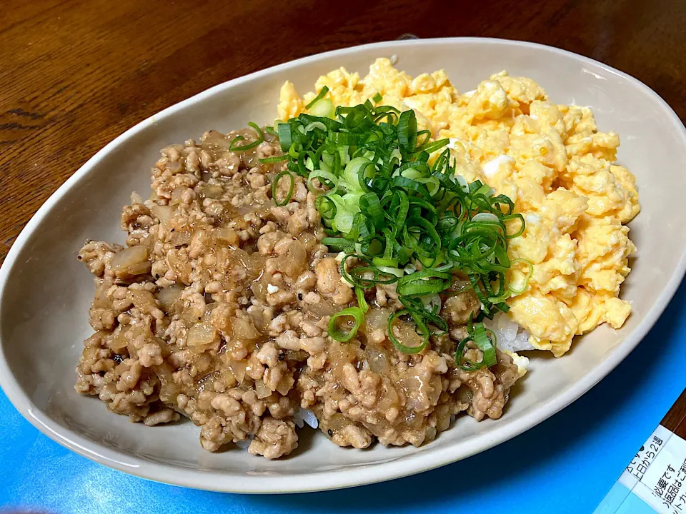 親子そぼろご飯|はっちぃさん