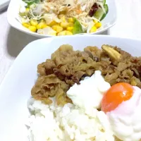 ジャワカレー風味のきのこ牛丼〜温玉のせ|Ayaさん