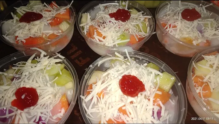 SALAD BUAH 
ASLI BUAH
CREAMMY YUMMI UMMM
200ML 6K
300ML 8K|Hasnawati Latifさん