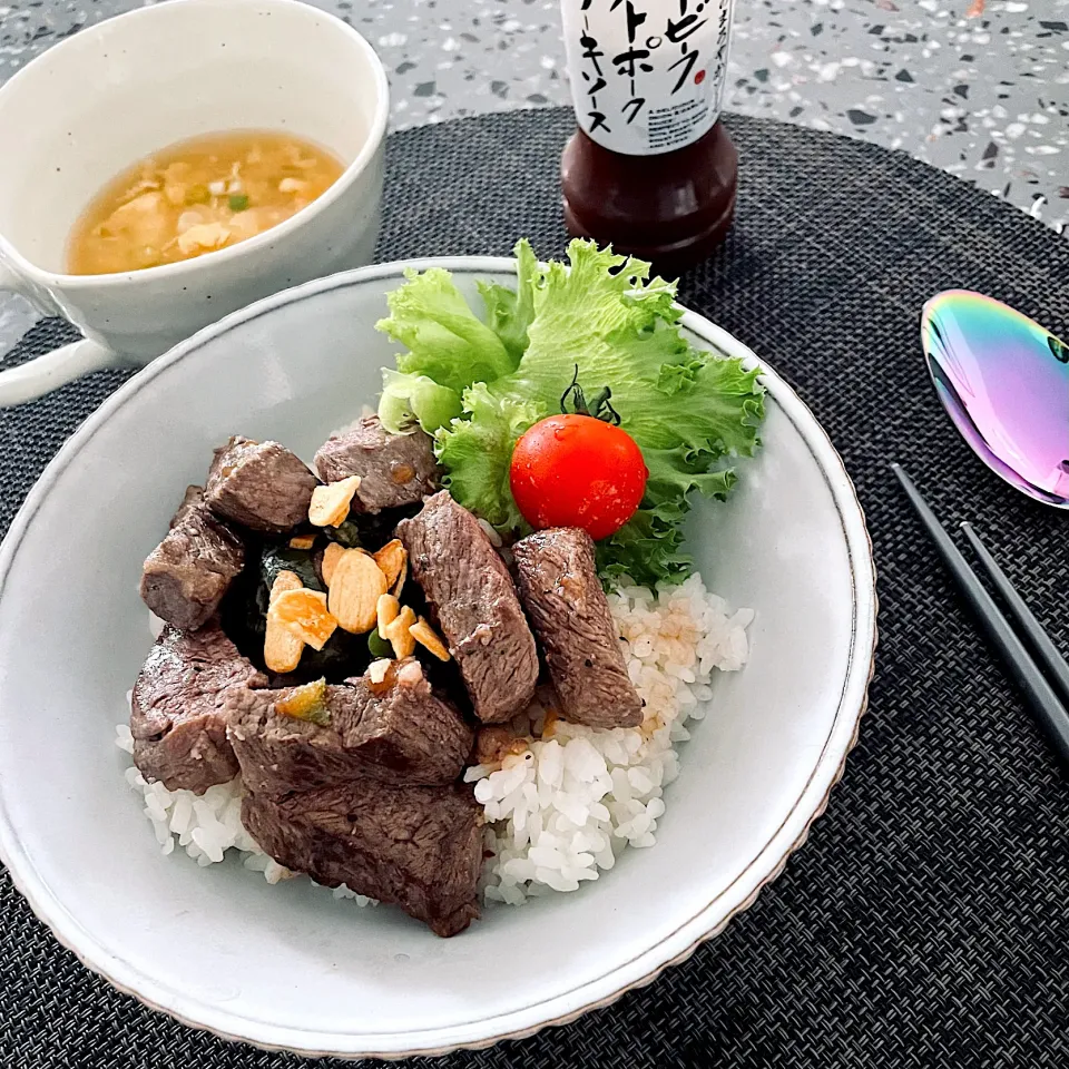 Snapdishの料理写真:朝からガッツリ丼|AKUBI*:ஐ(●˘͈ ᵕ˘͈)さん