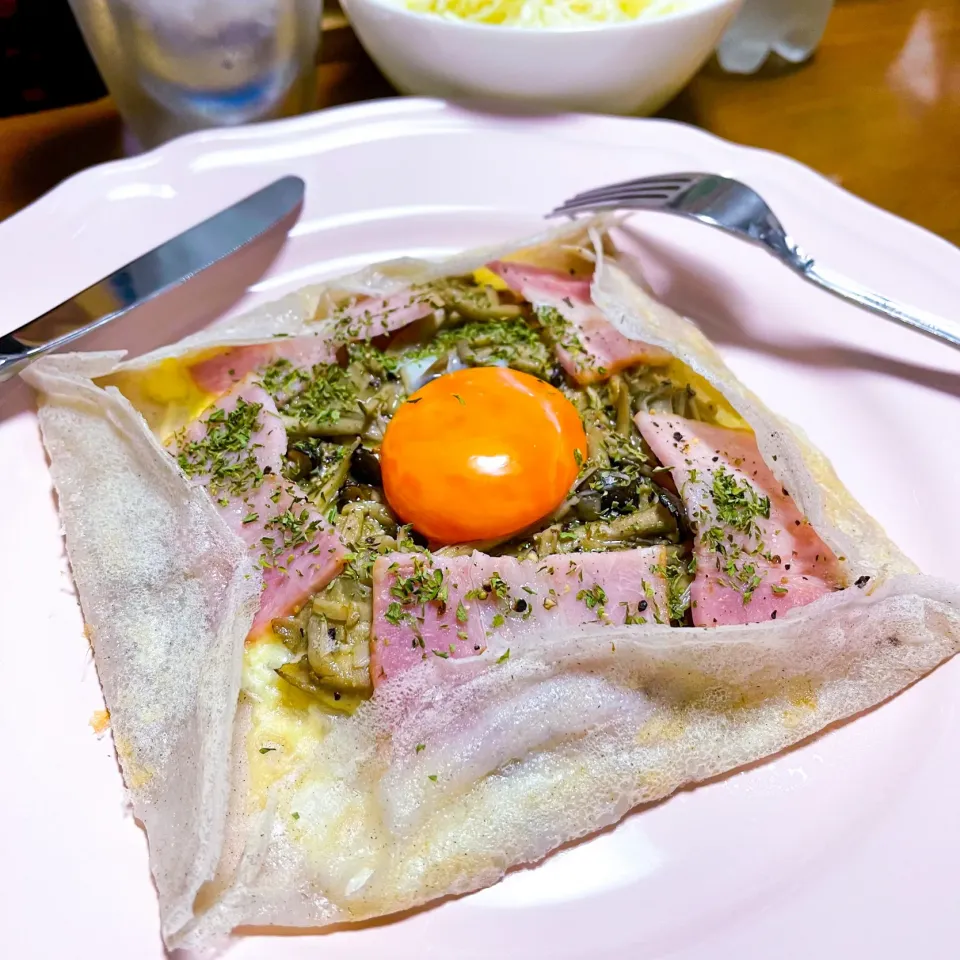 Snapdishの料理写真:【きのことベーコンのそば粉ガレット♪】|ristorante_sallyさん