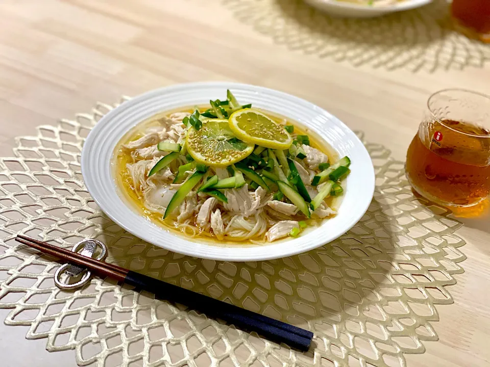 レモンとささみの爽やか素麺🍋|ひろさんとゆりさんさん