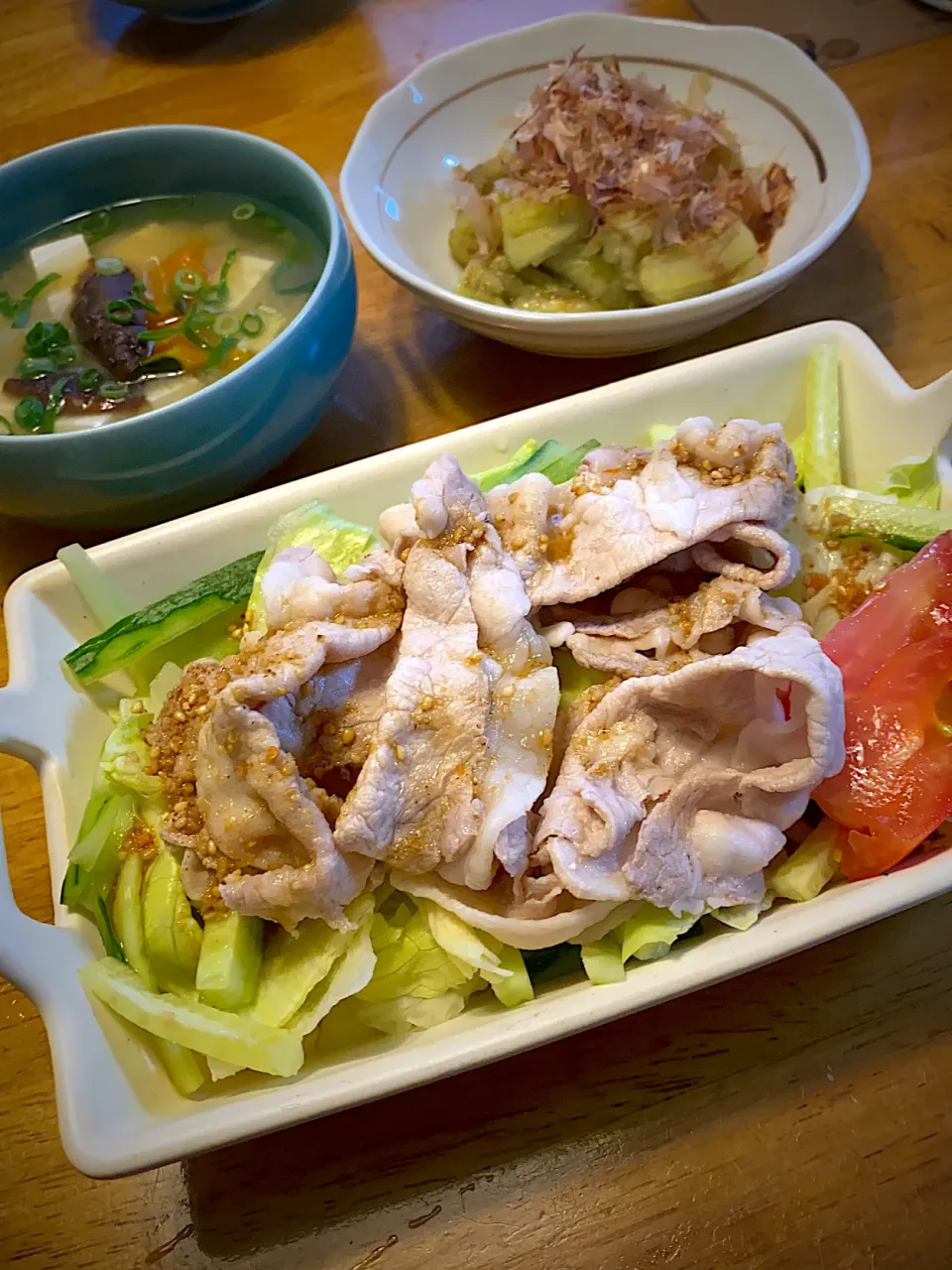 豚しゃぶと、焼き茄子と、豆腐と南瓜の味噌汁|もえさん