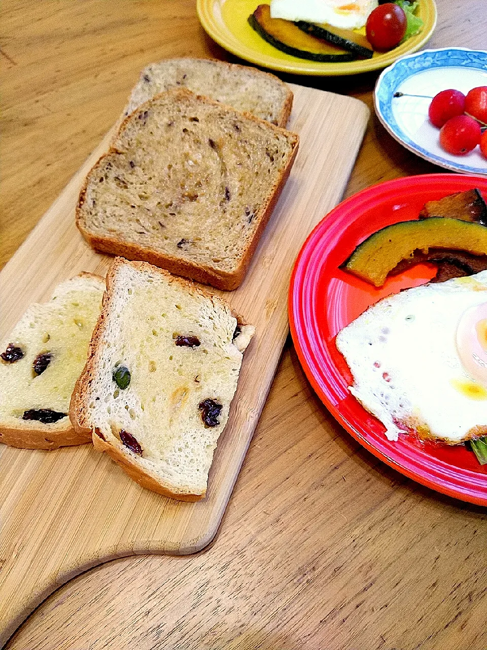 レーズン、ピスタチオの食パン|pranzoさん