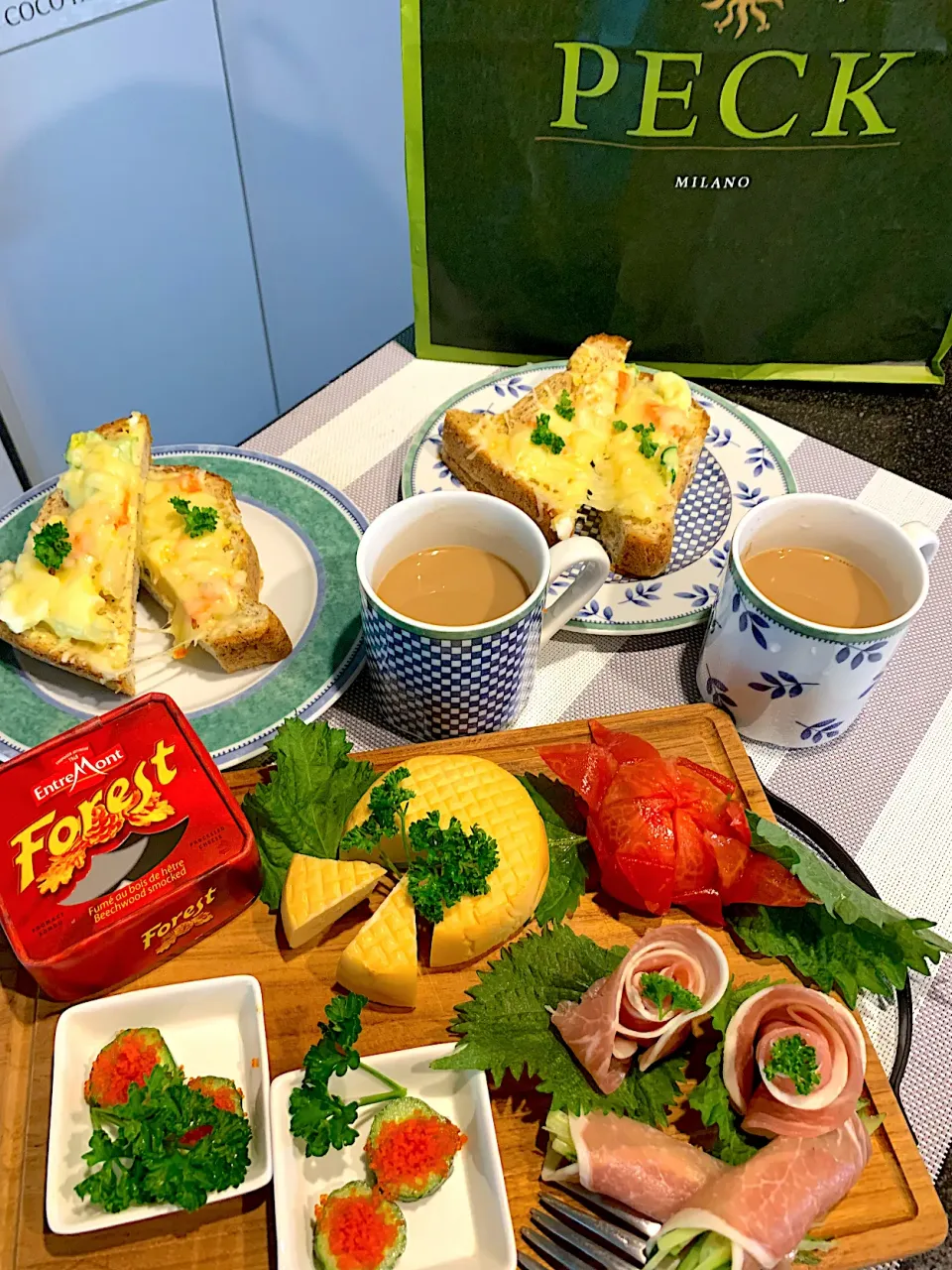 PECKの詰め合わせパン🍞🥖🥐ポテサラピザパン作りました。|シュトママさん