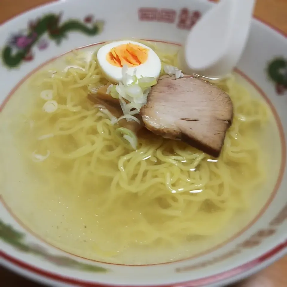 Snapdishの料理写真:塩ラーメン|歌津八番クリニックさん