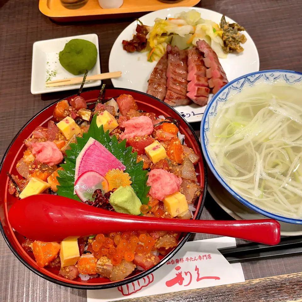 海鮮彩り丼と牛たん焼定食|T. Wonderさん