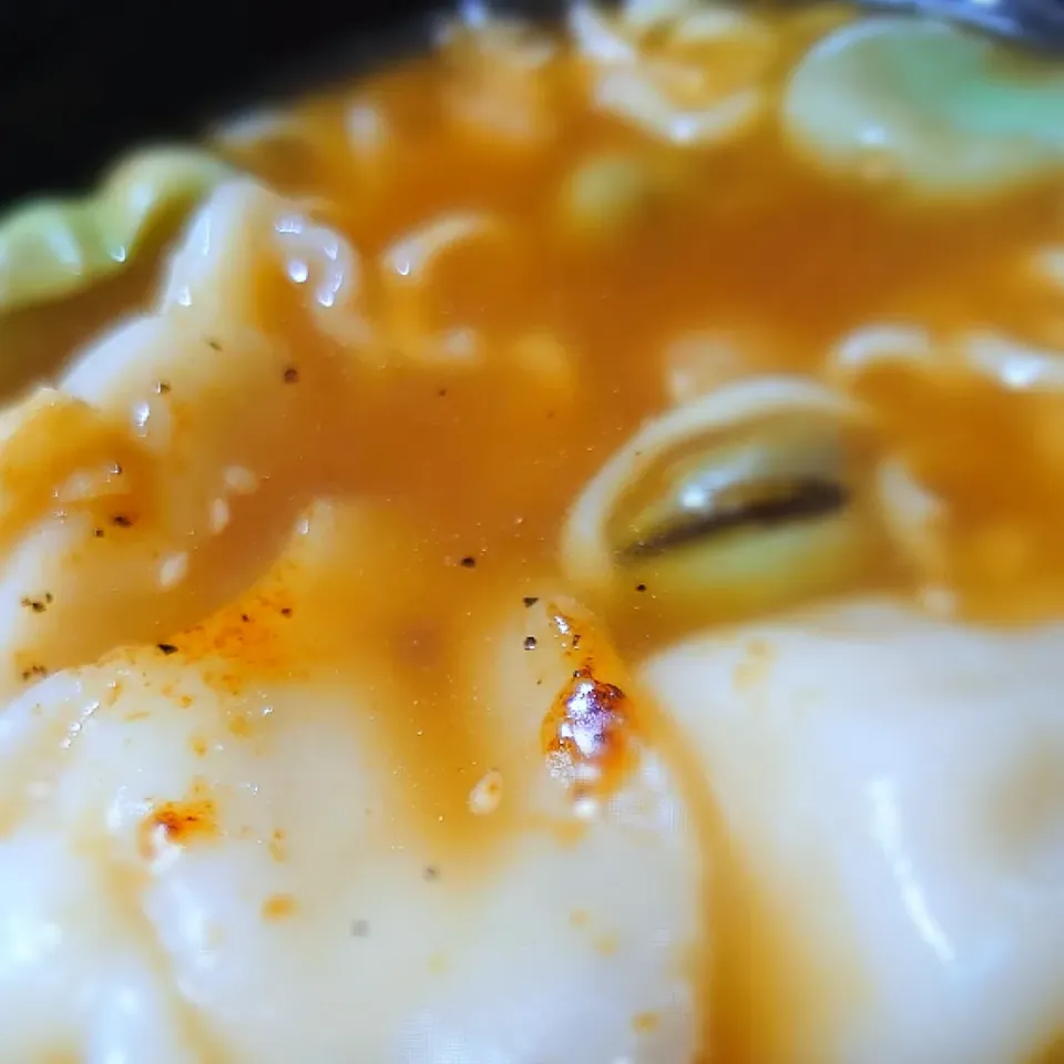 ラーメンに冷凍水餃子、豆を入れました❣️|にゃんこたろう*さん