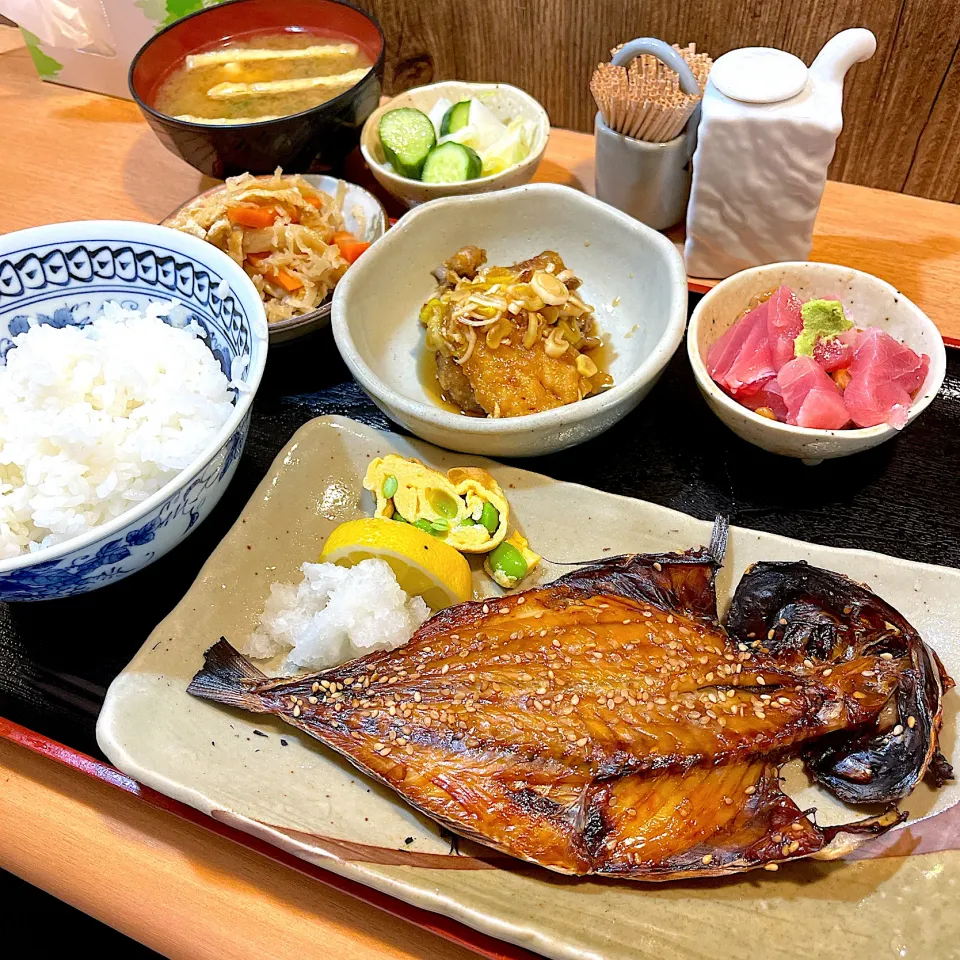 Snapdishの料理写真:あじのしょう油干し定食@わさび(月島)|塩豚骨さん