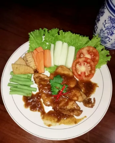 Bisteak Ayam|Pawon Kampoengさん