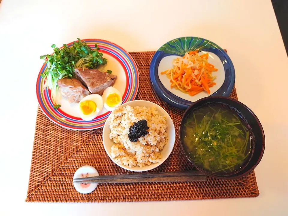 今日の夕食　豚肩ロースの煮豚、切り干し大根の煮物、玄米、豆苗味噌汁|pinknari🐰🌈さん