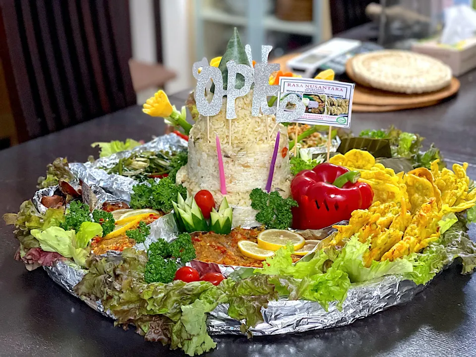 Nasi Liwet tumpeng|yeni kartikasariさん