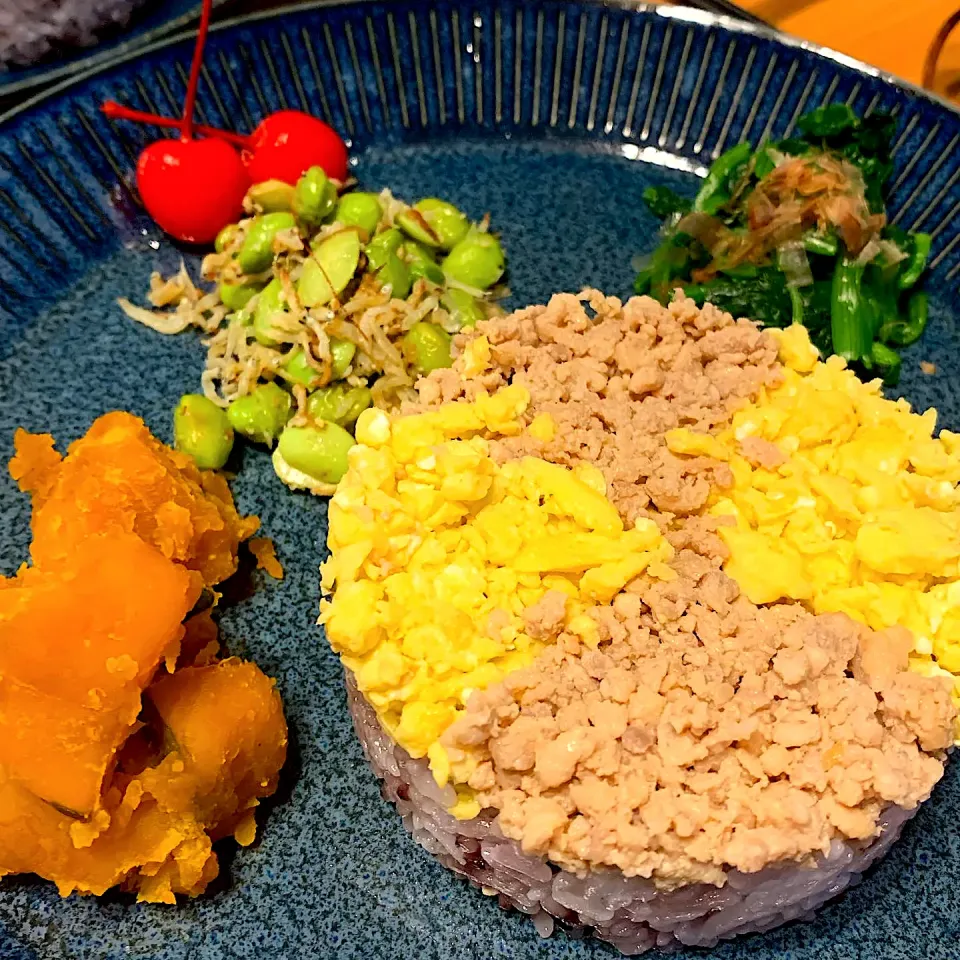 Snapdishの料理写真:二色丼🤎💛ワンプレート❗️|みっこちゃんさん