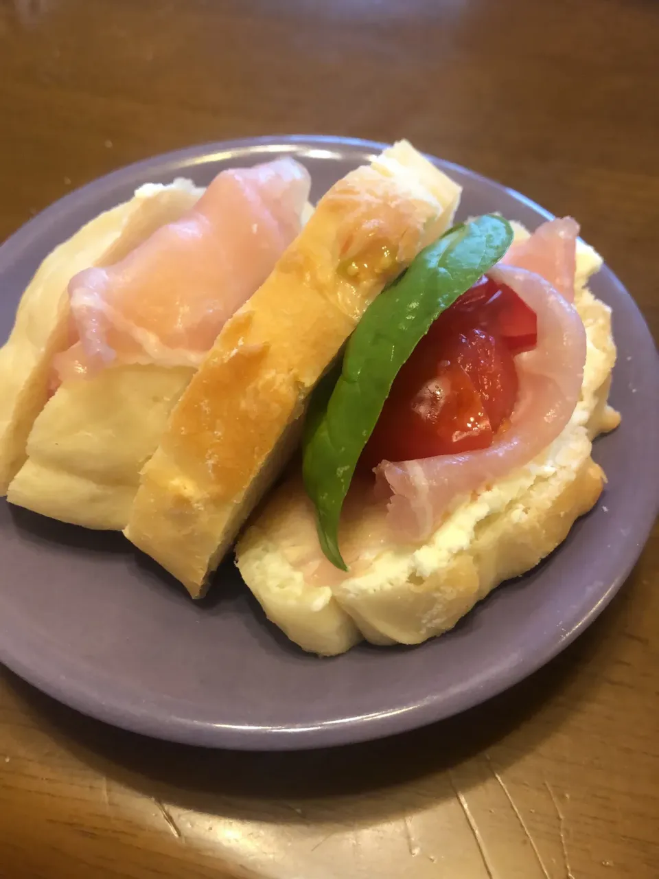 Snapdishの料理写真:生ハムクリチートマトバジルサンド|masaさん