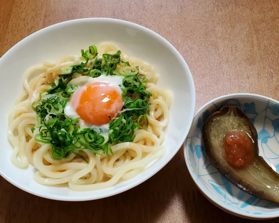 温玉のせゴマダレうどん
なすの煮浸し梅肉のせ|ナナさん