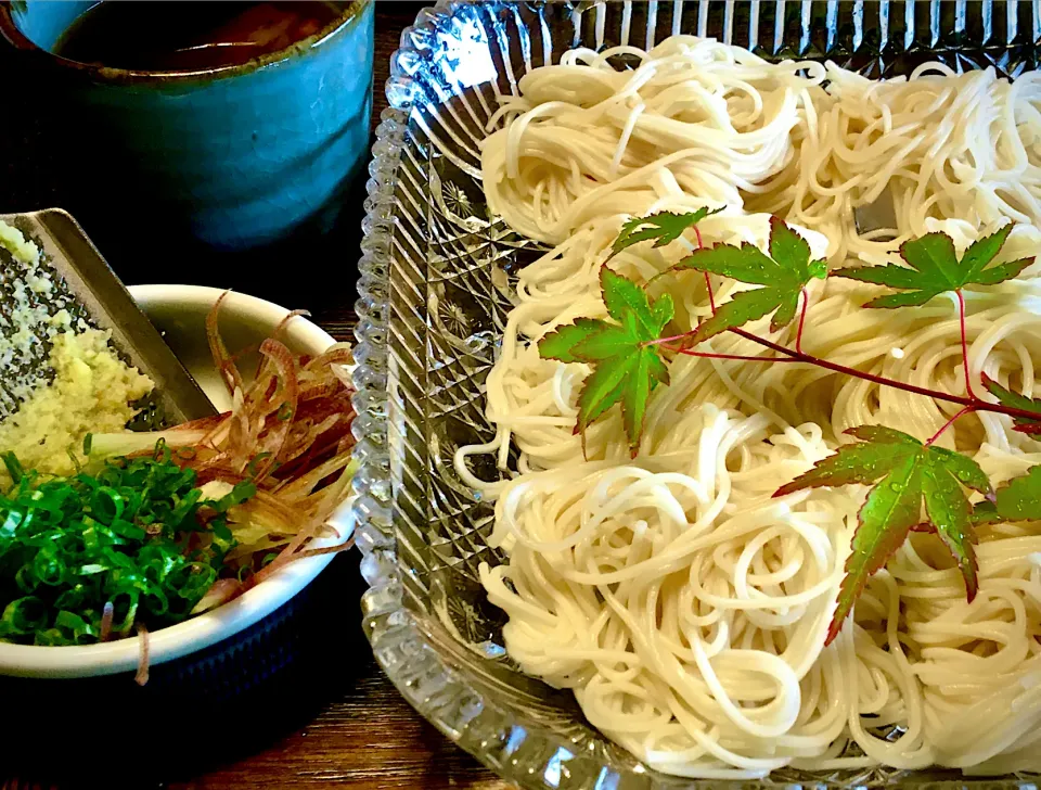 Snapdishの料理写真:蒸し暑い❗️ 冷やし素麺|mottomoさん