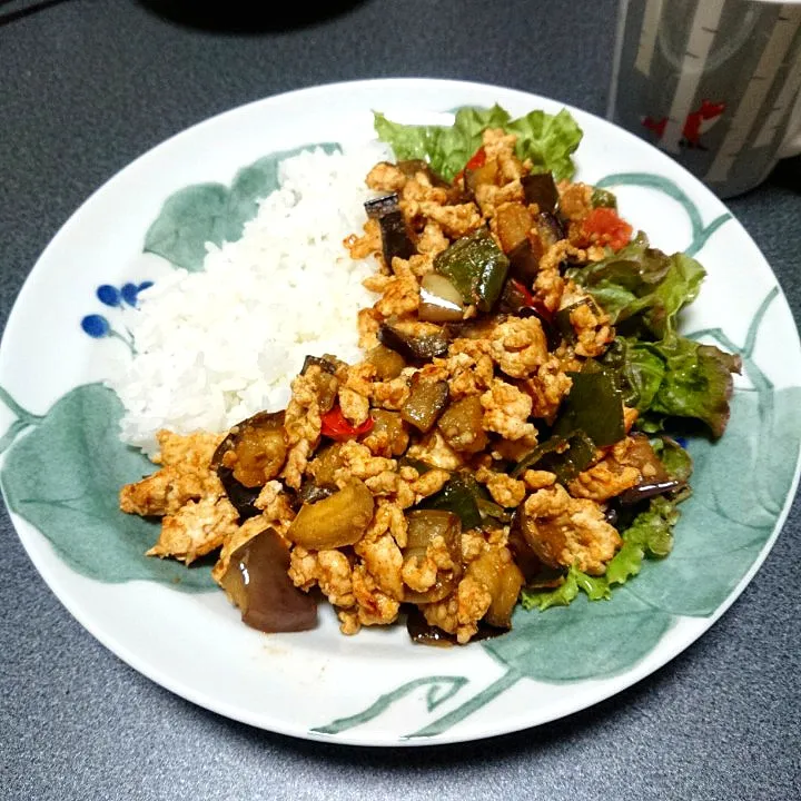 ジャワカレー味のカレーパウダーで、夏野菜のチキンドライカレー|jun(・x・)さん