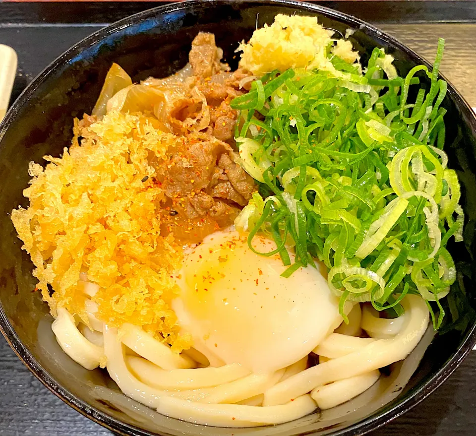 月見肉ぶっかけうどん冷 讃岐製麺|すくらんぶるえっぐさん