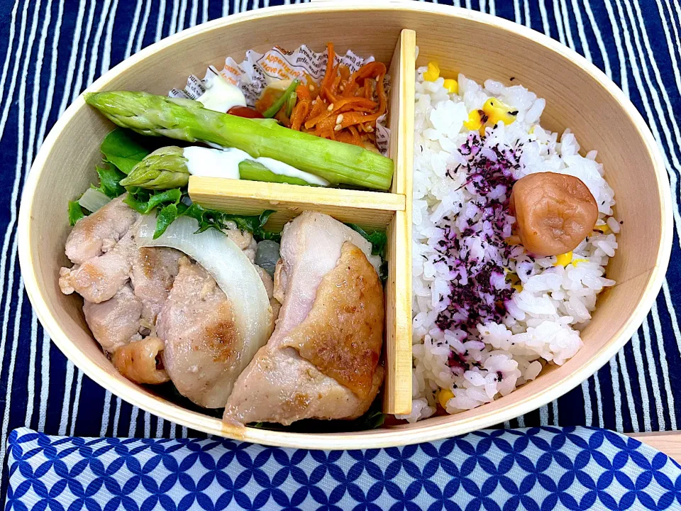 鶏肉と玉ねぎの旨煮とトウモロコシご飯🍱|なお🅿️さん