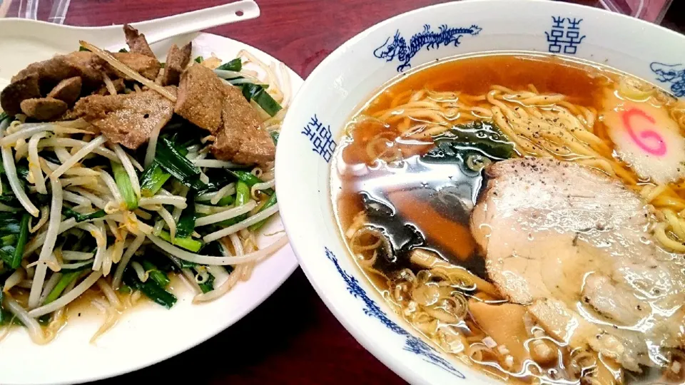 Snapdishの料理写真:【1958年頃の創業】
 中華料理 博来軒
ラーメン（500円）
＋レバニラ炒め（550円）
@志茂10分
（赤羽から徒歩19分）
21143|大脇さん