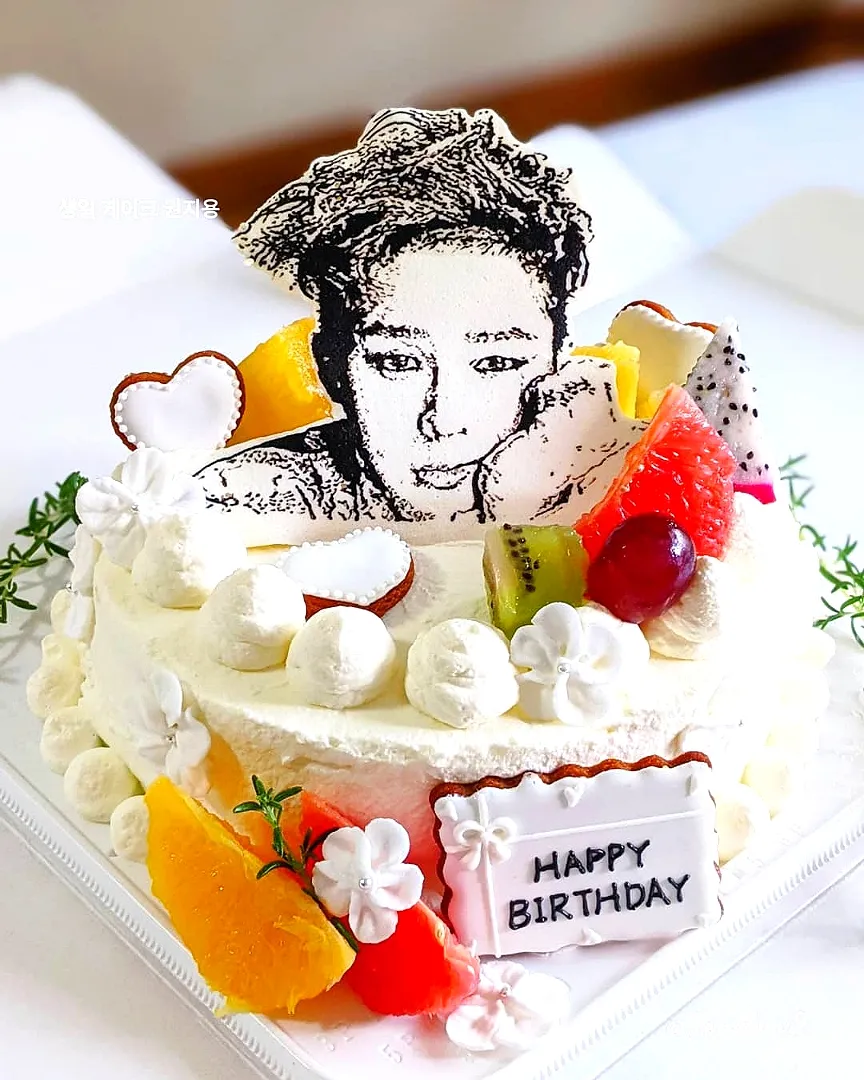 誕生日ケーキ🎂

BIGBANGのジヨンちゃん好きな姉に作りました〜🎂|くぅちゃんさん