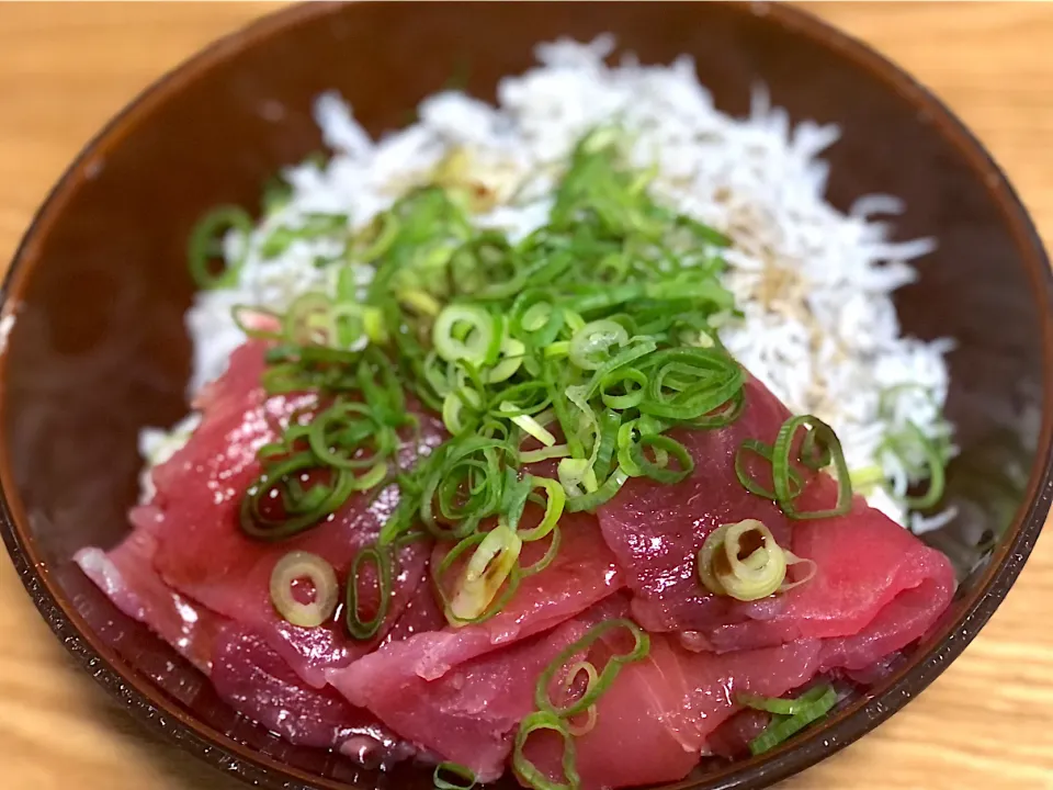 Snapdishの料理写真:☆まぐろとしらす丼|まぁたんさん