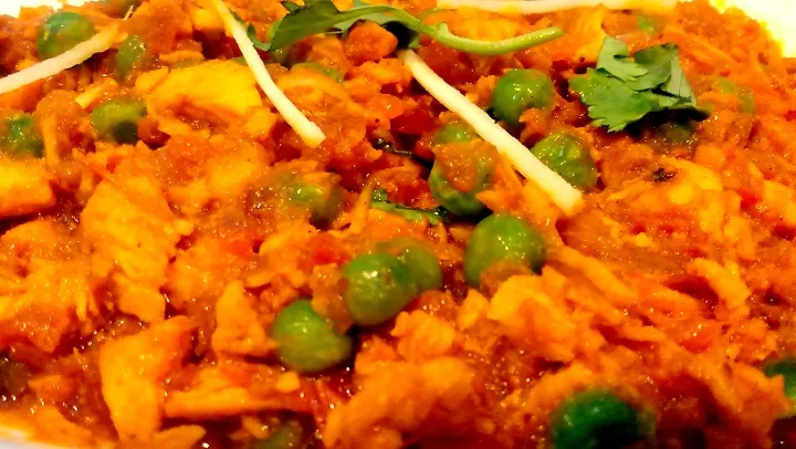 Snapdishの料理写真:Chicken keema muttor|NEW SEASON INDIAN RESTAURANTさん