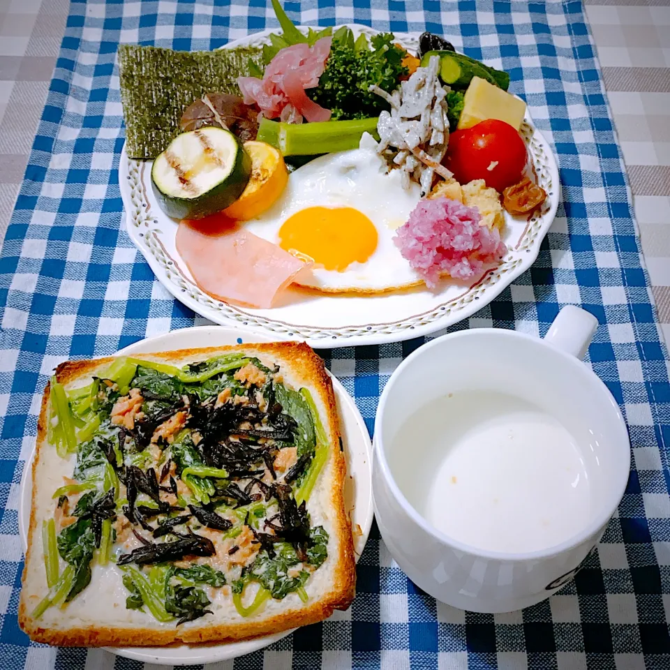 今日の朝ごはん★鮭とヒジキとほうれん草のクリームチーズ&ヨーグルト和えトースト|riko30294さん