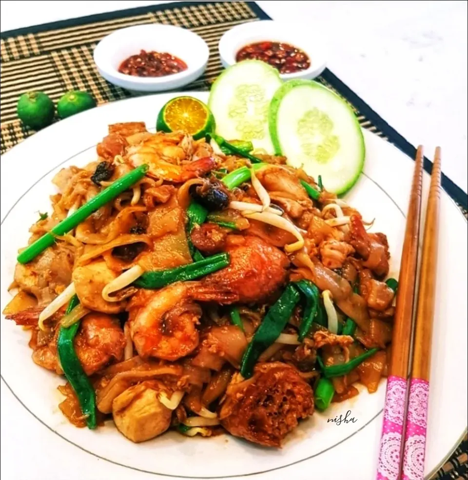 ● fried flat noodles ( kuey teow )🥡●
         ▪︎ good morning 🌸 ▪︎|nishaさん