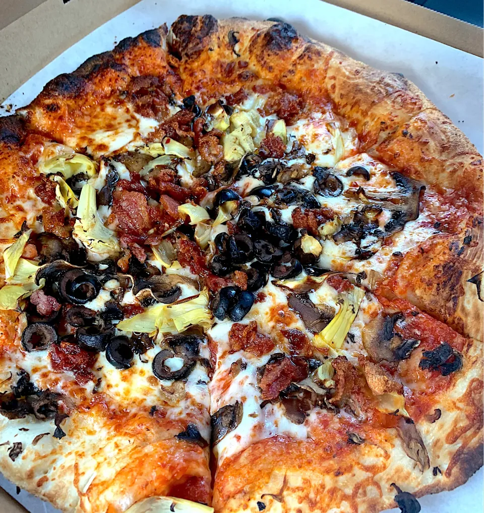 Mushrooms, black olives, artichokes, Canadian bacon😍|🌺IAnneさん