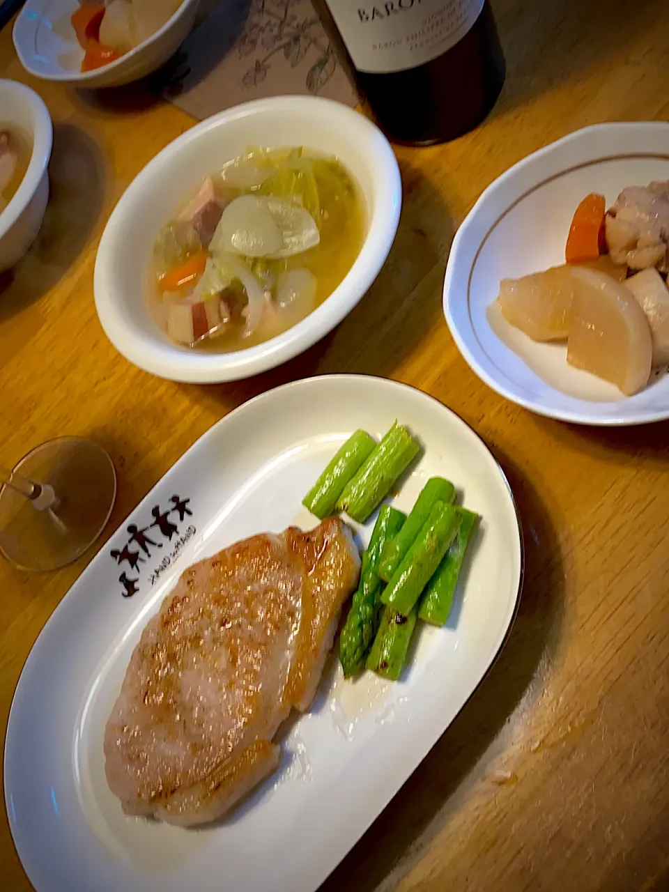 豚のバターソテーと、里芋と鶏肉の煮物と、キャベツとベーコンのスープ|もえさん