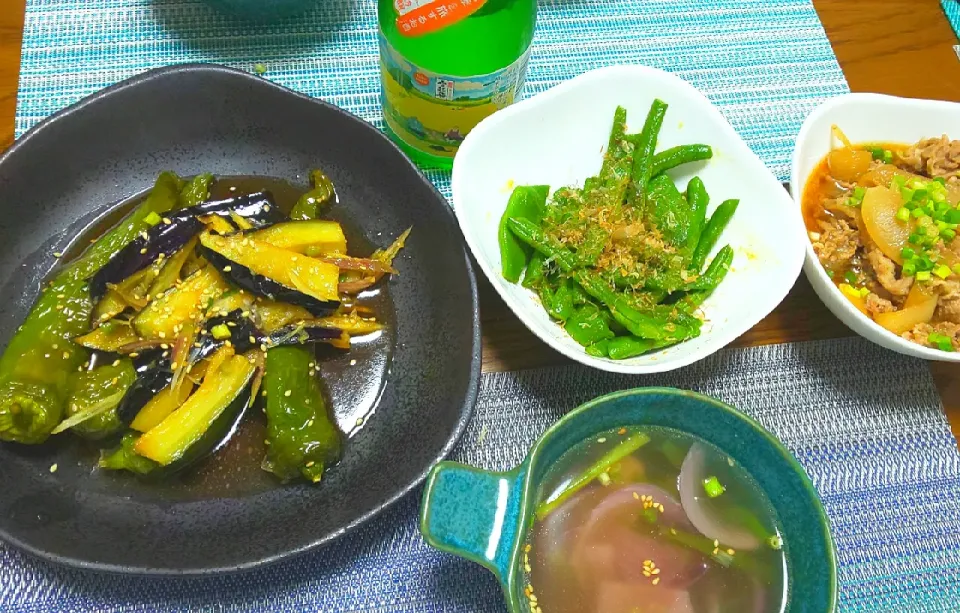 ◇万願寺とうがらしと茄子の揚げ浸し
◇いんげんのカレー粉炒め
◇レッドオニオンとニラの中華スープ
◇豚皿(お弁当の豚丼の具の余り)|ぶるー子さん