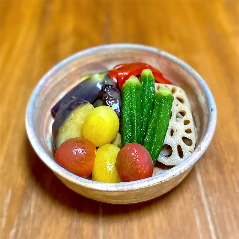 Snapdishの料理写真:野菜の揚げ浸し 水茄子・パプリカ・おくら・蓮根・ミニトマト|みかりんさん