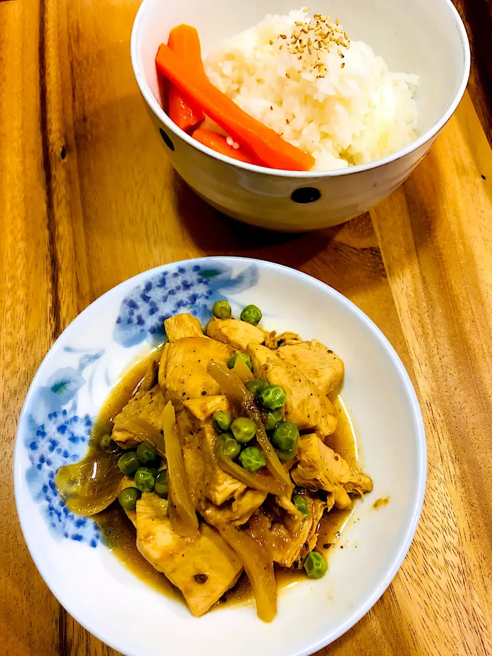 Snapdishの料理写真:グリーンピースと鶏肉の柔らか煮　ご飯のお供(・∀・)|あいもんさん