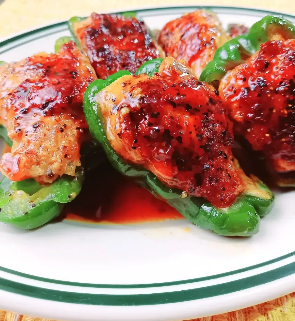 旦那のお昼御飯
ピーマンの肉詰め(^_^)照り焼き風|ナオミさん