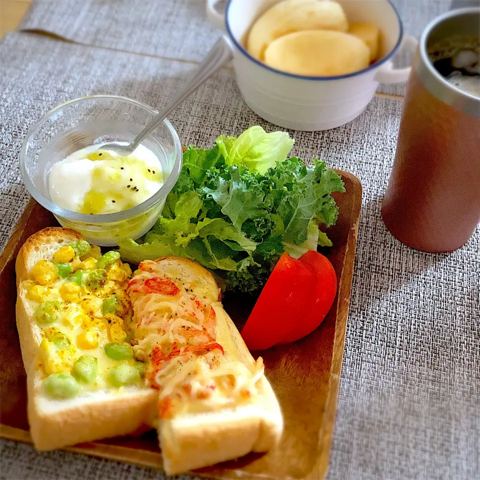 ハーフトーストで朝食|ツインうさぎさん