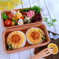 Snapdishの料理写真:キーマカレー🌻ひまわりおにぎり弁当🌻