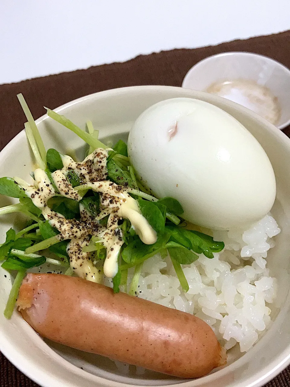 Snapdishの料理写真:カイワレ大根！ゆで卵！ウインナー！|かやさん