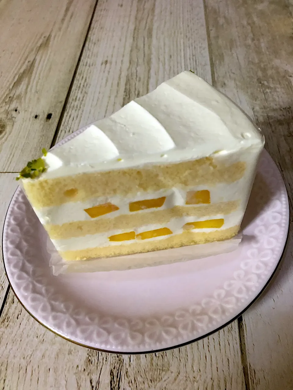 Snapdishの料理写真:マンゴーショートケーキ@オークウッド（春日部）|Kazuya Miyukiさん