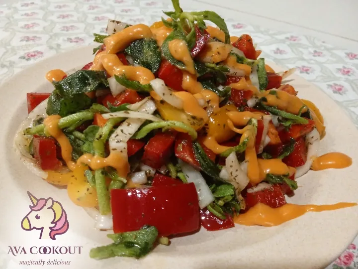 Ice Plant Salad 
Check out the recipe at my YouTube Channel
 ' Ava Cookout '|Averine Micheleさん