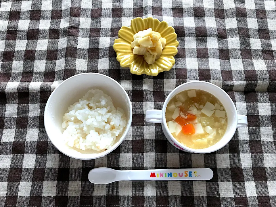 Snapdishの料理写真:【離乳食】豆腐と根菜のお味噌汁、おかゆ、バナナ|sayaさん