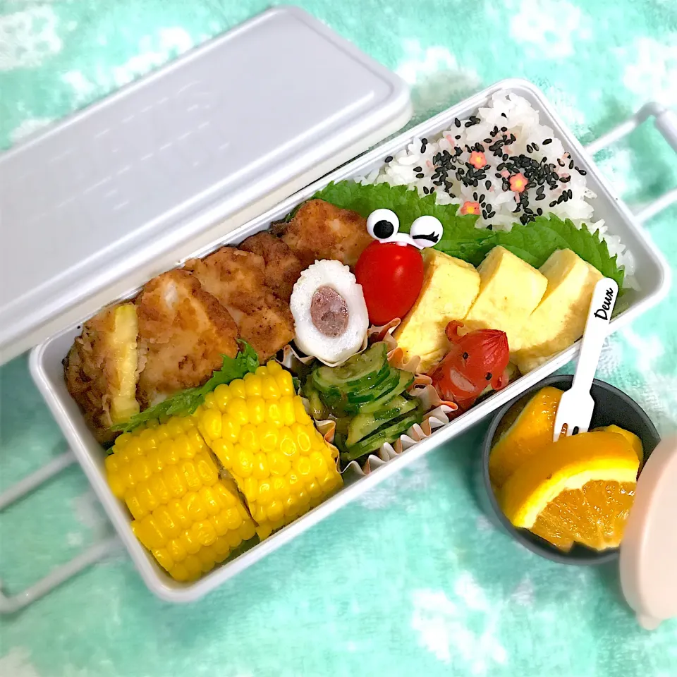 JK1弁当🍱〜山芋唐揚げ・ズッキーニ唐揚げ一欠片・玉子焼き・キュウリの塩昆布和え・スイートコーン🌽・ちくわカルパス・ソーセー人・オレンジ|華恋さん