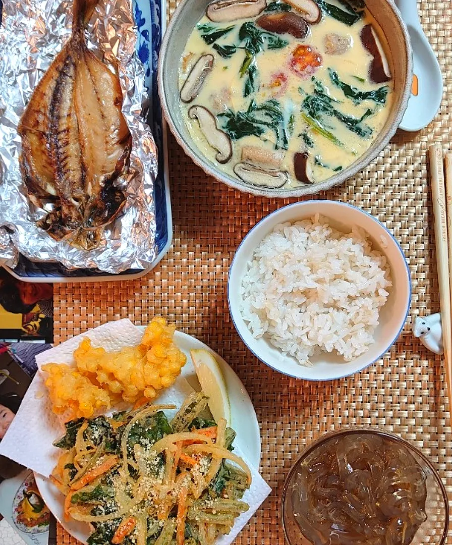 空芯菜とトウモロコシのかき揚げ(粉チーズとレモンで……)の夕飯🍴|ポチさん