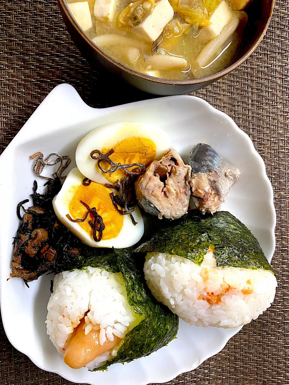 明太子と鮭マヨおにぎり 朝定食|すくらんぶるえっぐさん