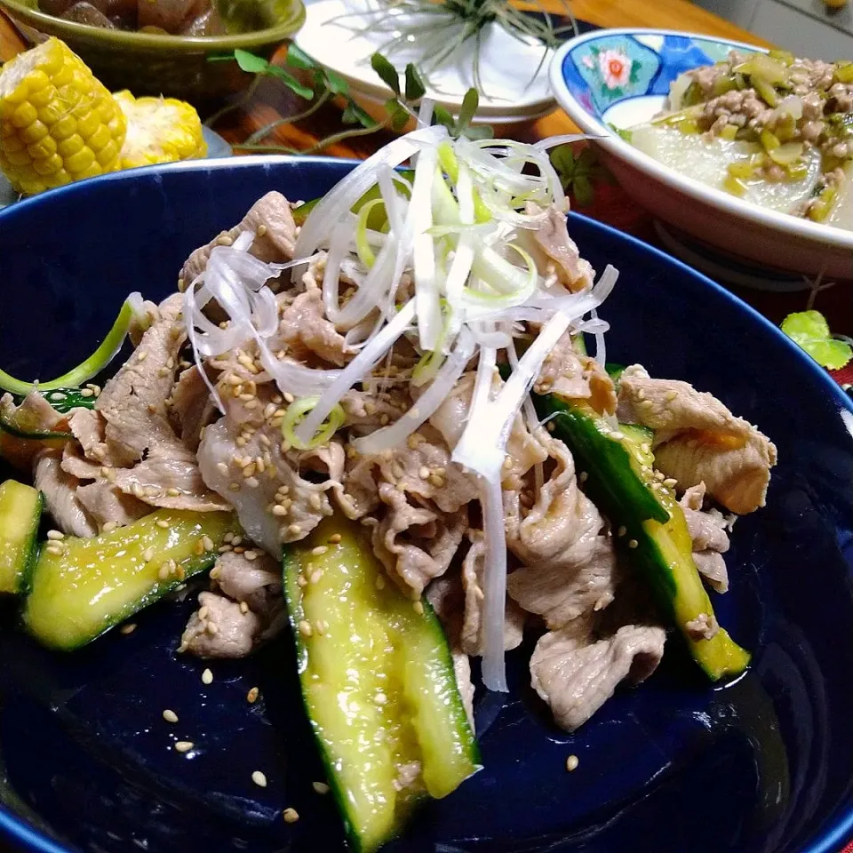 Snapdishの料理写真:豚しゃぶきゅうりとゴマのにんにく醤油🥒🐷長男3日目の夕飯|とまと🍅さん