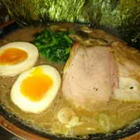 東京都千代田区内神田「神田ラーメンわいず」の のり玉ラーメン|タカシさん