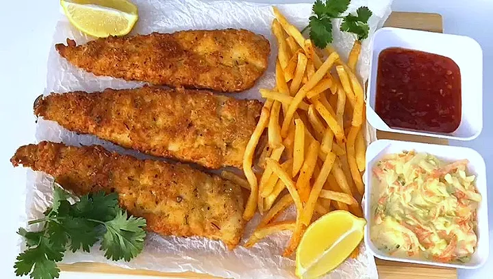 Snapdishの料理写真:Fried Hake Fish With French Fries|MKVさん