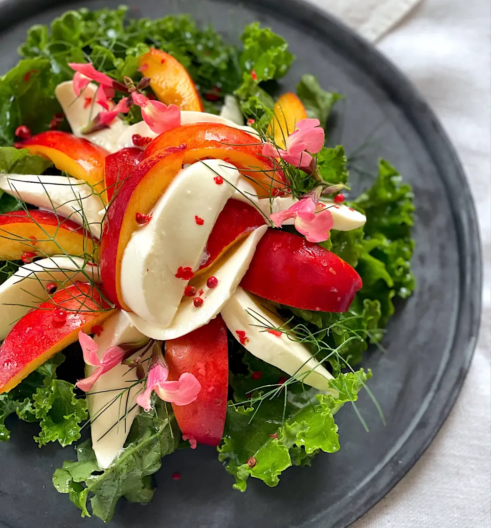 Snapdishの料理写真:🌺🍑🫐flowers & fruits 🧡ネクタリンのフルーツサラダ|ゆきぽん@ゆきの家飲み料理さん