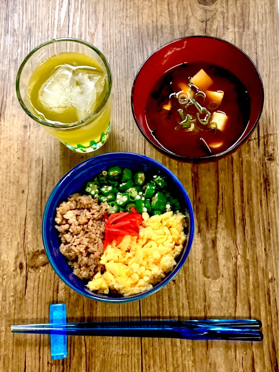 三色丼&わかめと豆腐の味噌汁|ROSE & ROSEさん