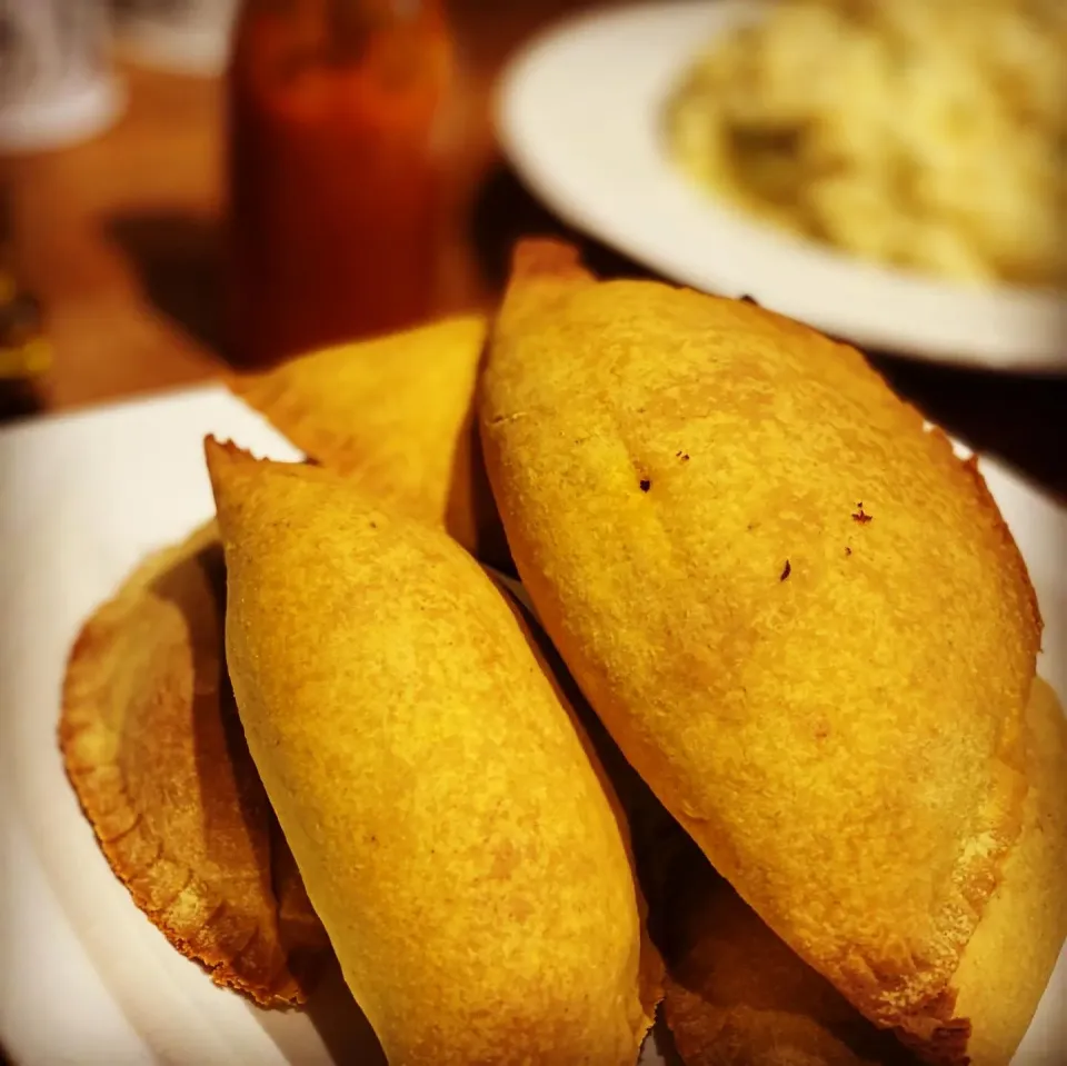 Tried my had at making 
Jamaican Vegetarian pasties 
With butter Mash Potatoes with Chives 
#pasties #hot #homemade 
#dinner #chefemanuel|Emanuel Hayashiさん